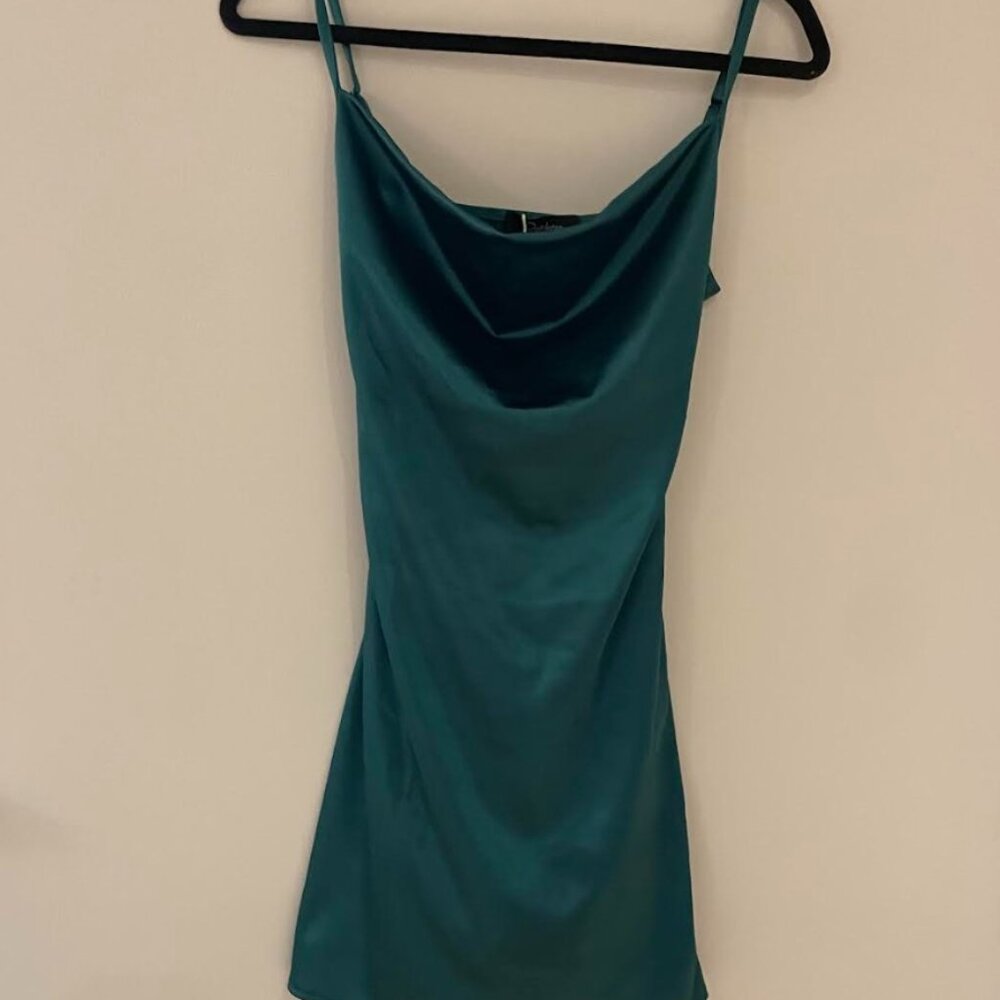 NWT Dark Green Rosedress Mini Dress - Size Adult Medium